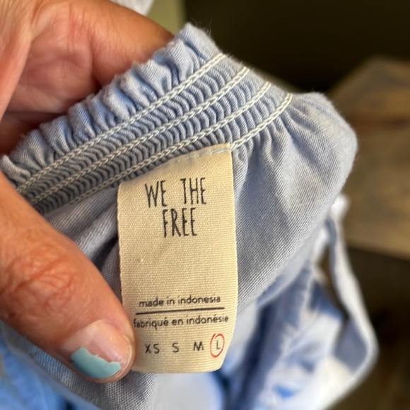 Free People, baby blue cold shoulder top, Large - Picture 4 of 7